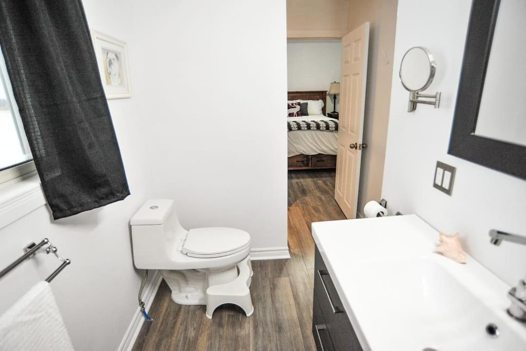 Modern Rustic With Wood Stove & Pool Table Holiday home Kemble
