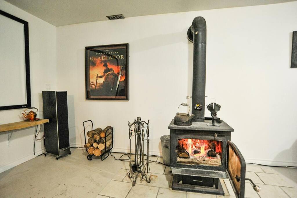 Holiday home Modern Rustic With Wood Stove & Pool Table *