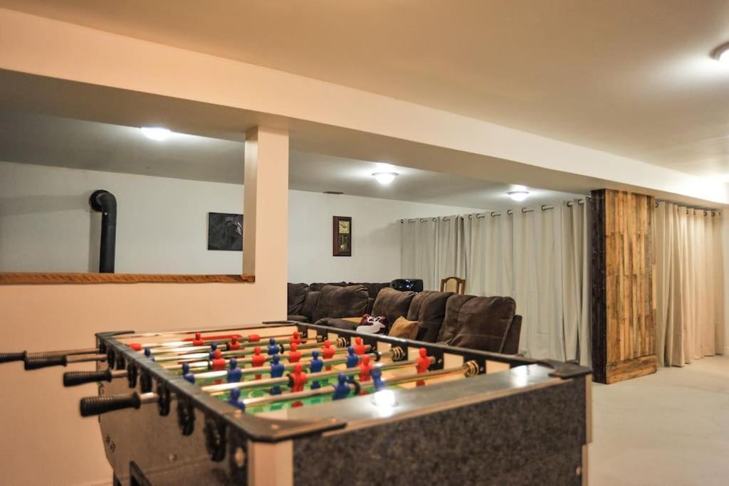 Holiday home Modern Rustic With Wood Stove & Pool Table
