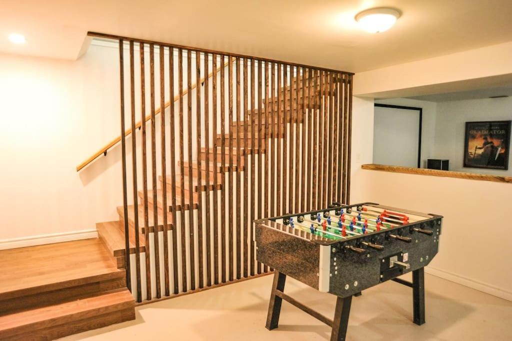 Modern Rustic With Wood Stove & Pool Table Holiday home Kemble