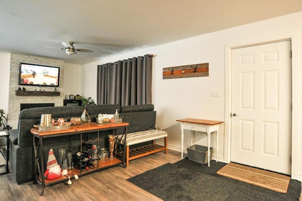 Holiday home Modern Rustic With Wood Stove & Pool Table Kemble